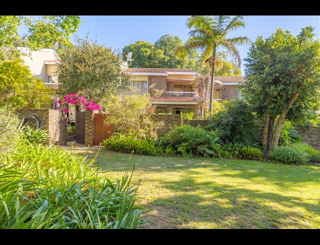 3 BEDROOM APARTMENT FOR SALE IN BRYANSTON